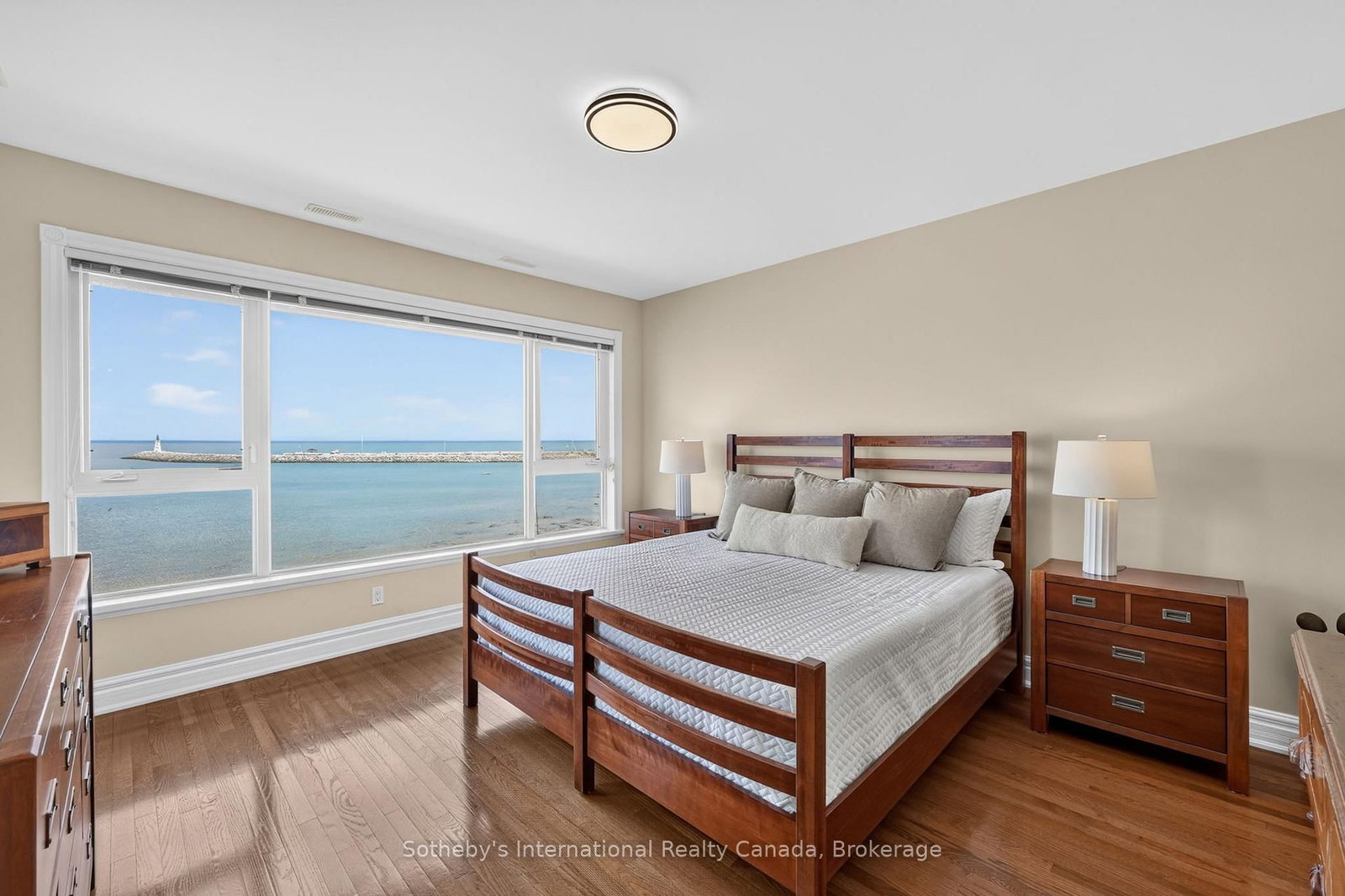 541 MARINERS Way • Collingwood, ON photo 16