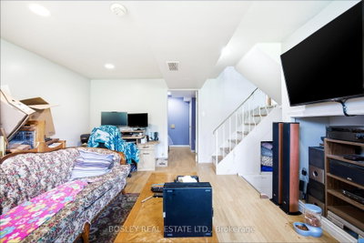 16 Steel Street • Barrie, ON photo 7