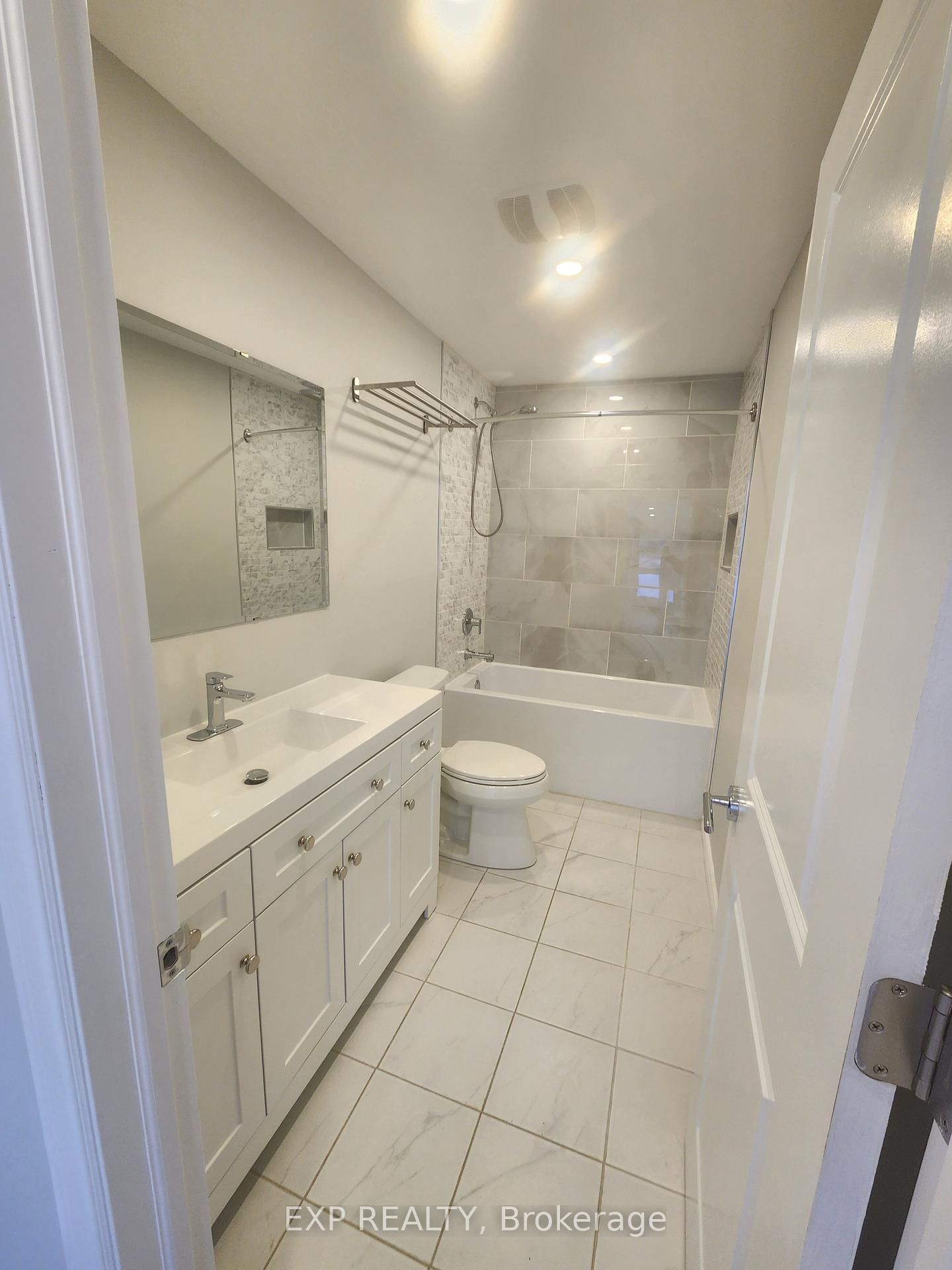 71 Lakeshore Road E • Oro-Medonte, ON photo 12
