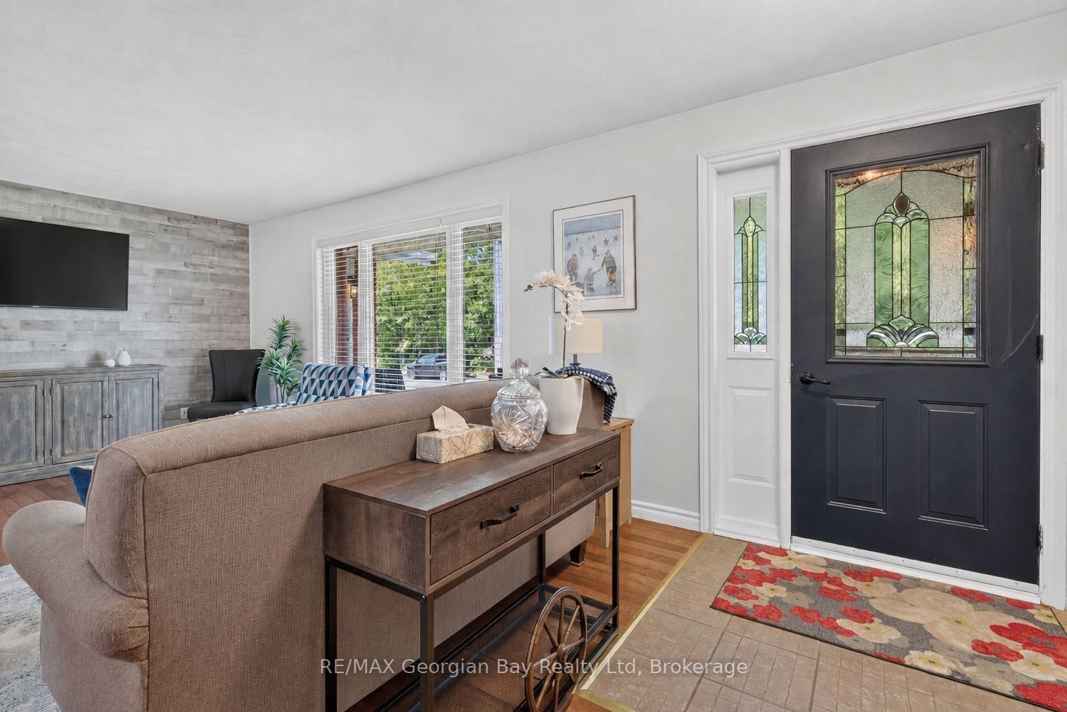 71 Lorne Avenue • Penetanguishene, ON photo 4