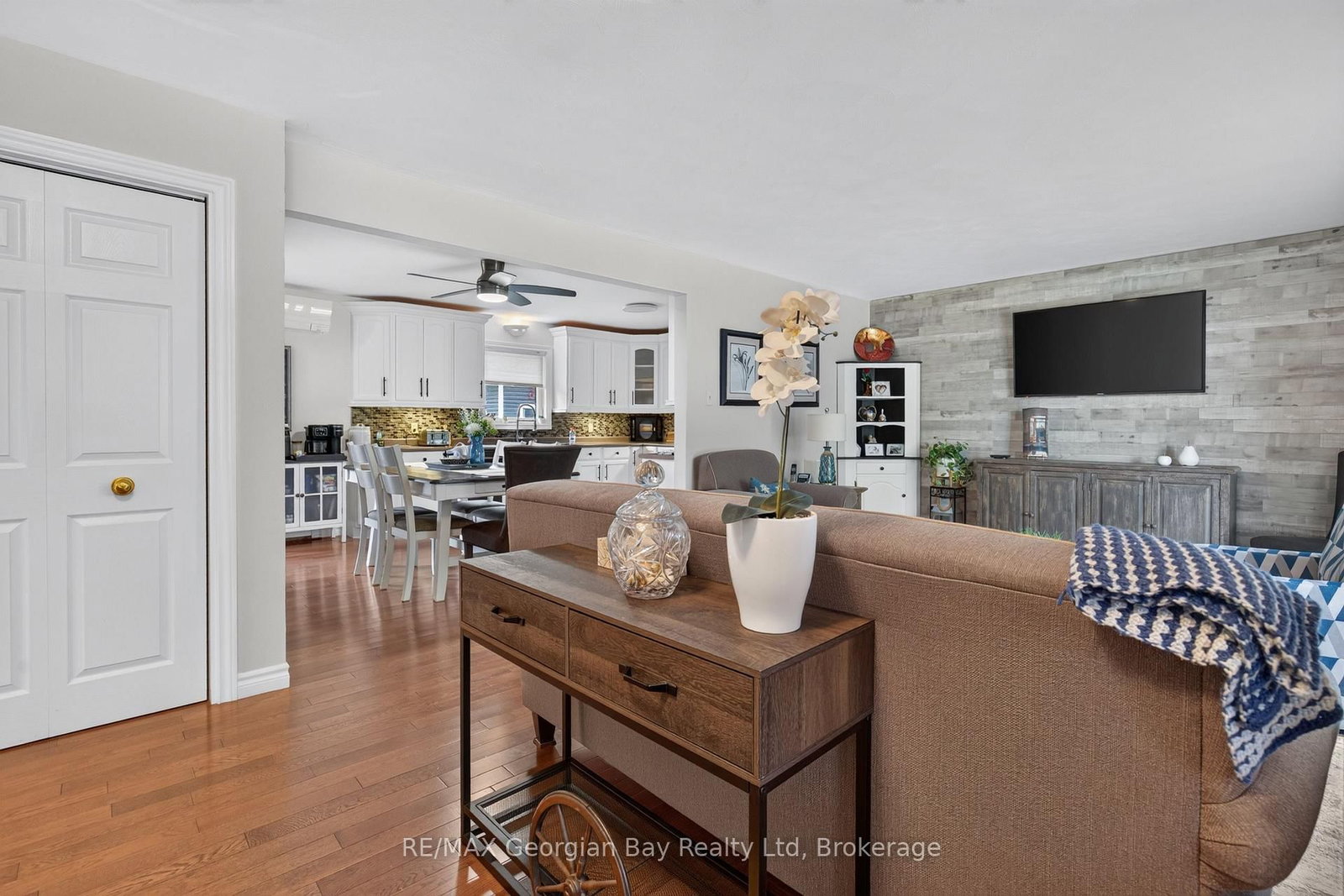 71 Lorne Avenue • Penetanguishene, ON photo 5