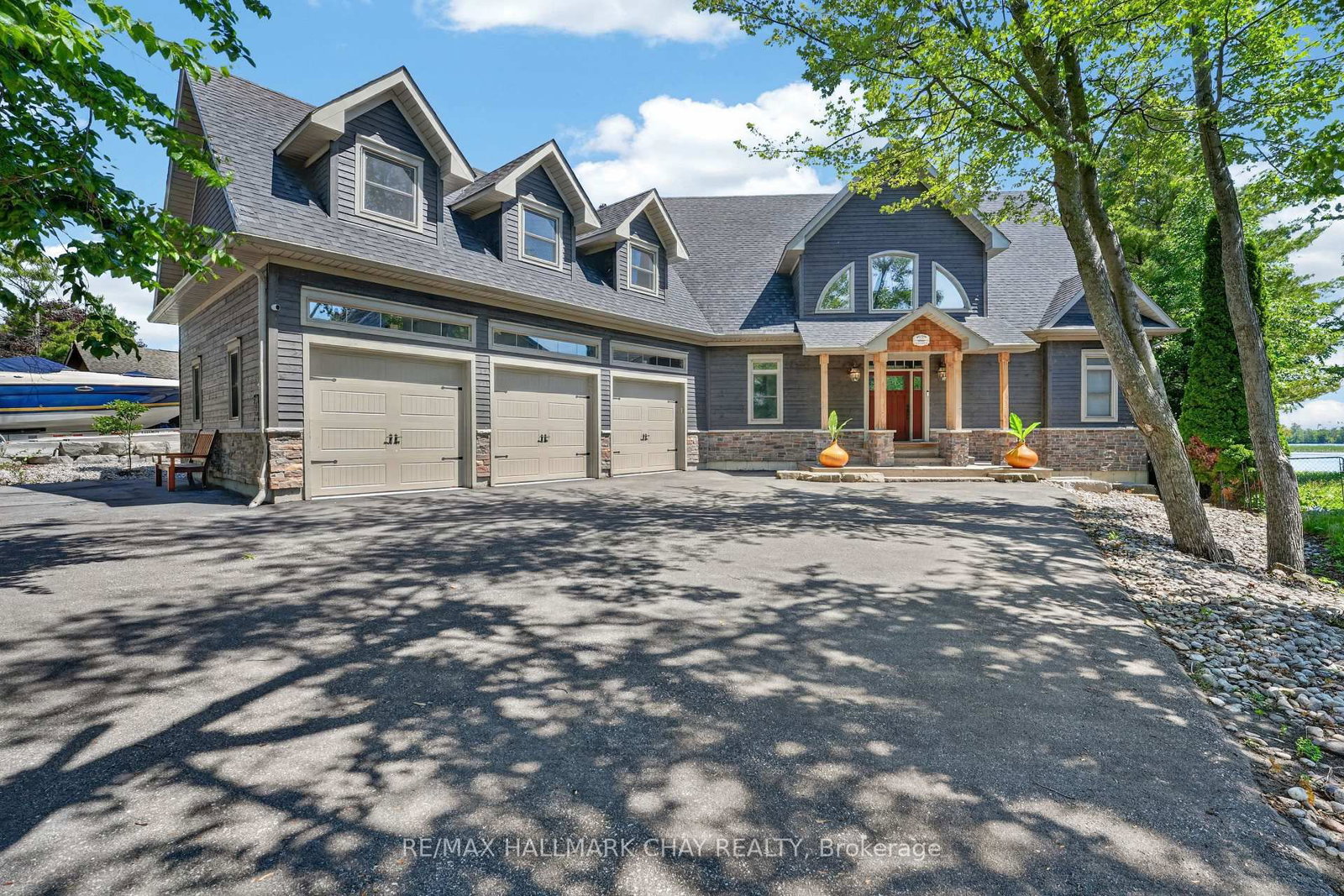 465 Mooney Crescent • Orillia, ON photo 4