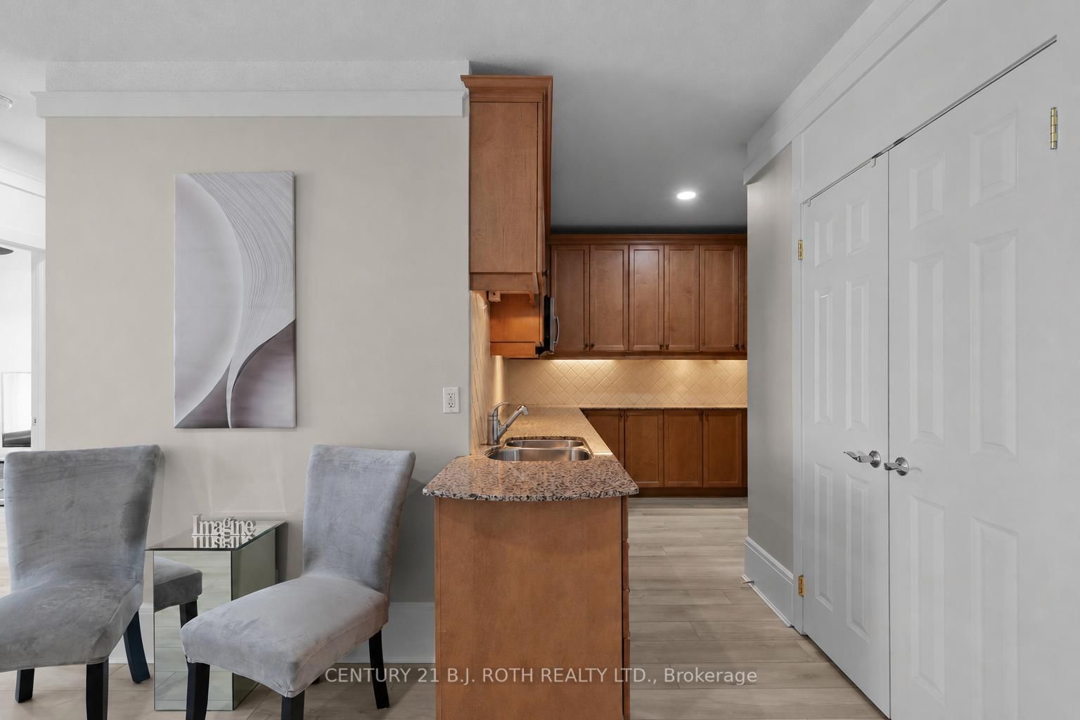140 Cedar Island Road, Unit 313