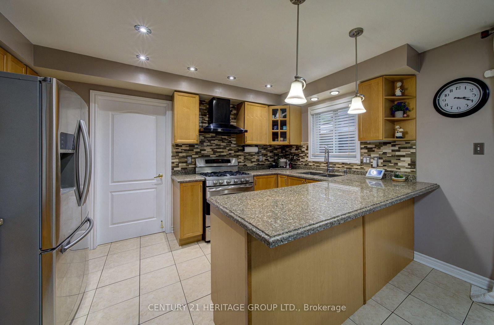 11 Maple Crown Terrace S • Barrie, ON photo 10
