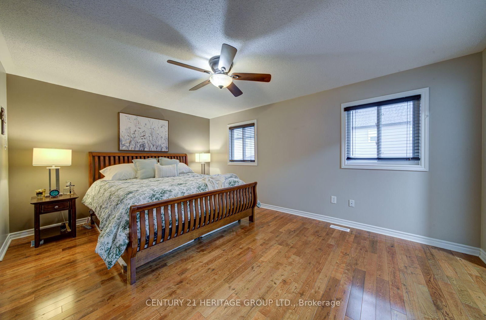 11 Maple Crown Terrace S • Barrie, ON photo 15