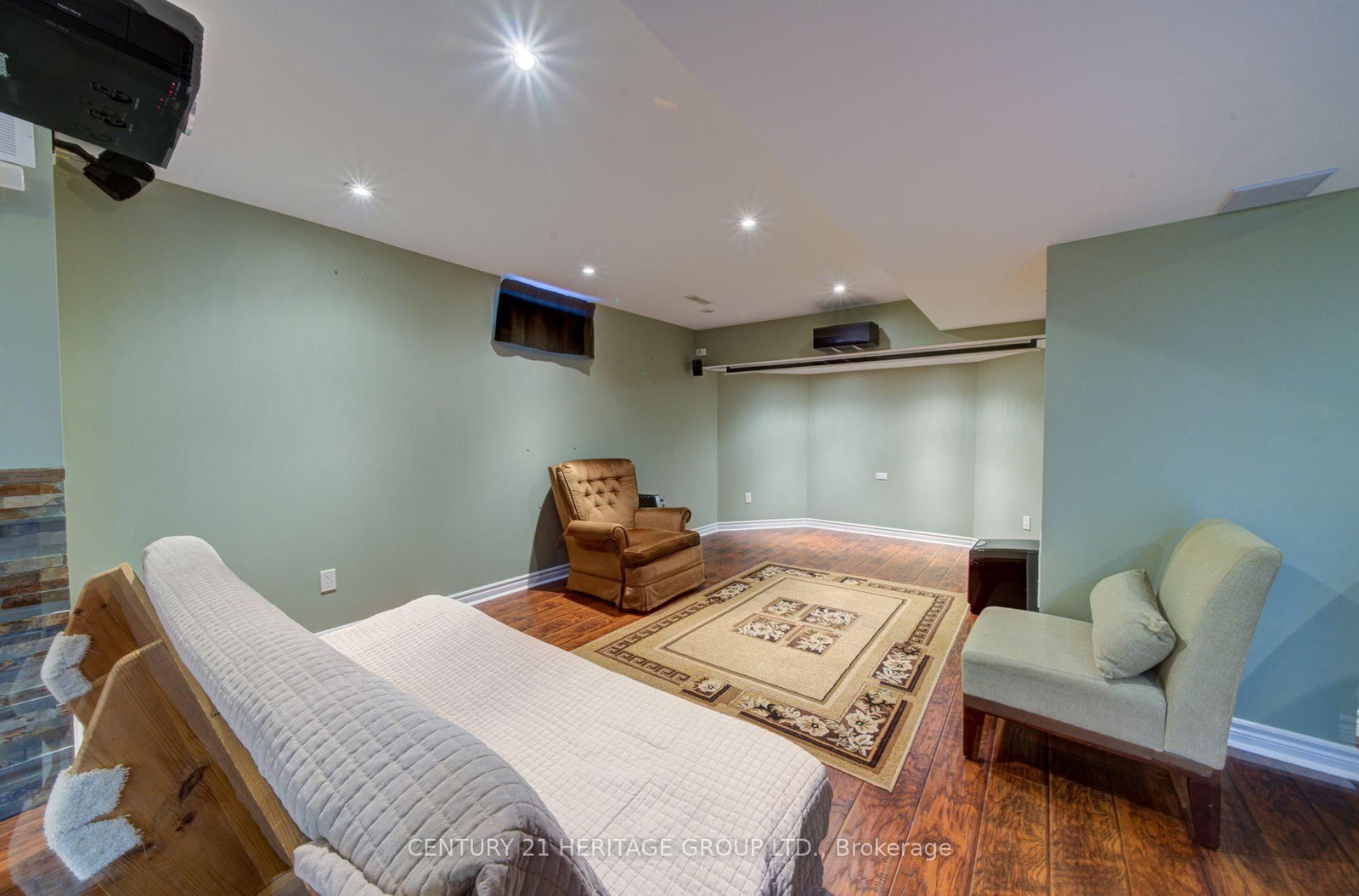 11 Maple Crown Terrace S • Barrie, ON photo 19