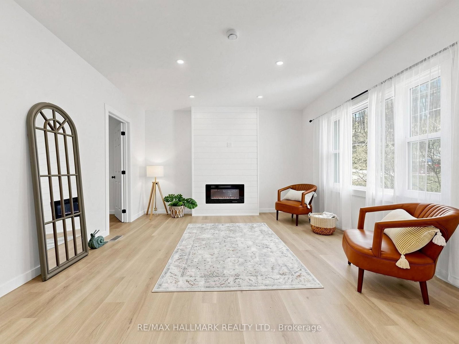 19 Ludlow Street • Midland, ON photo 8