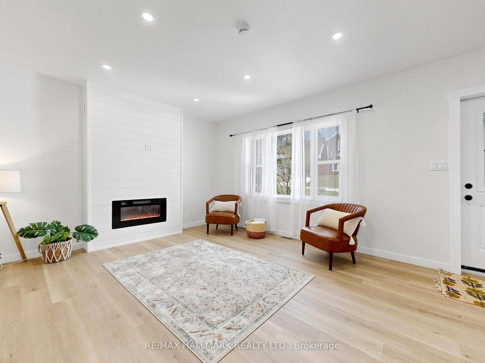19 Ludlow Street • Midland, ON photo 9