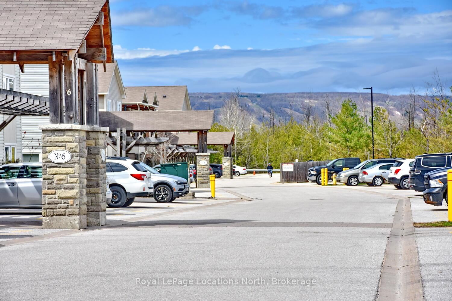 6 BRANDY LANE Drive, Unit 208