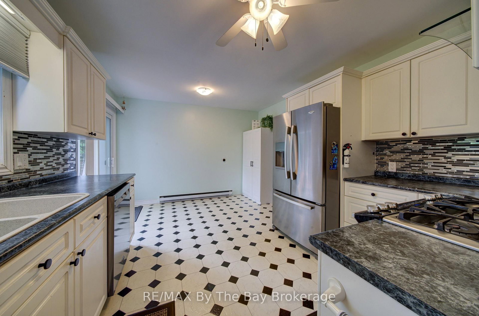 93 Frederick Dr S/s Drive • Wasaga Beach, ON photo 16