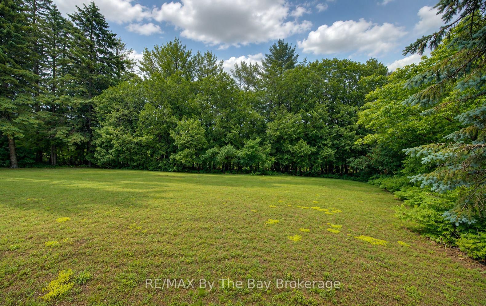 93 Frederick Dr S/s Drive • Wasaga Beach, ON photo 36