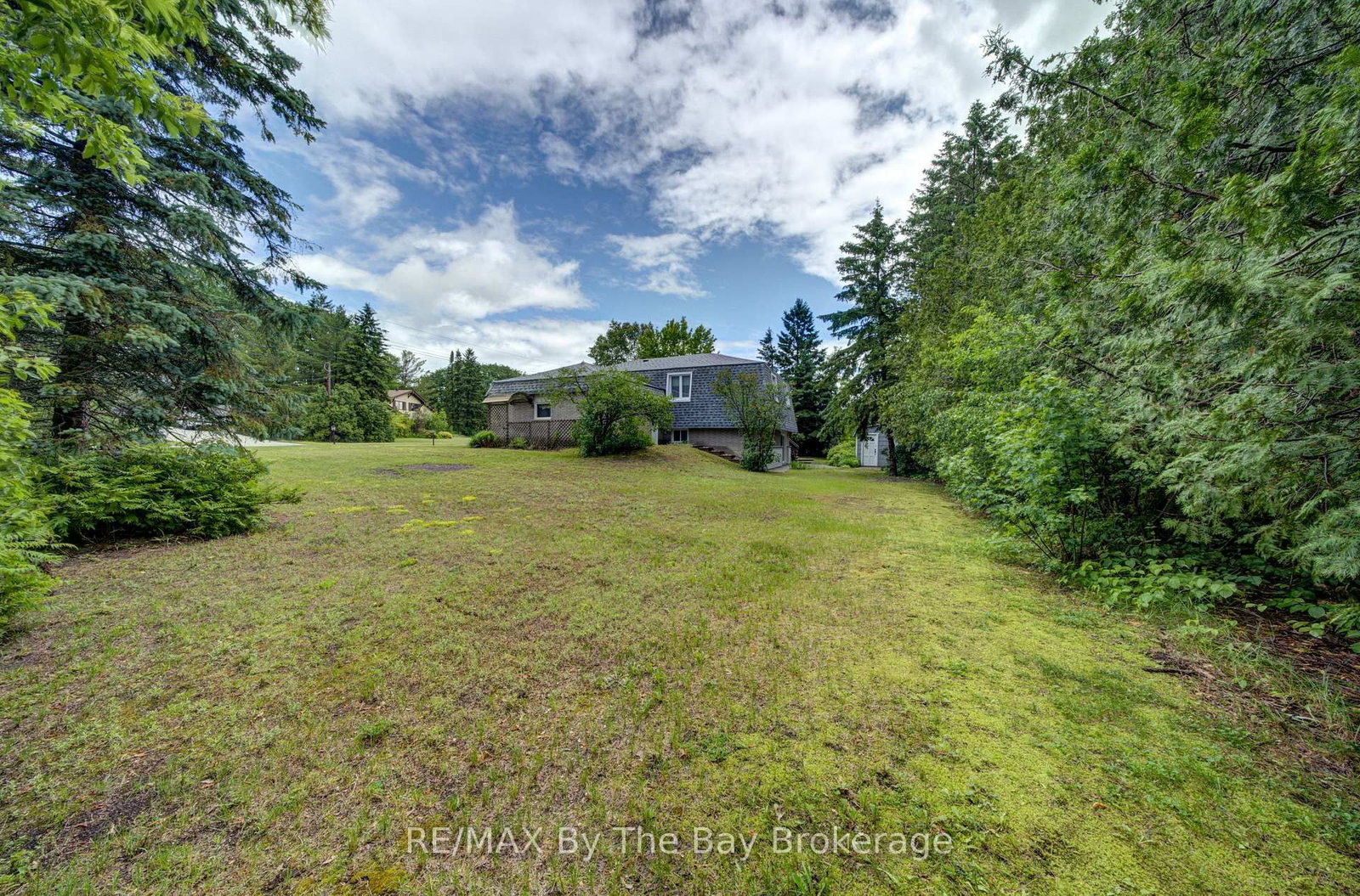 93 Frederick Dr S/s Drive • Wasaga Beach, ON photo 37