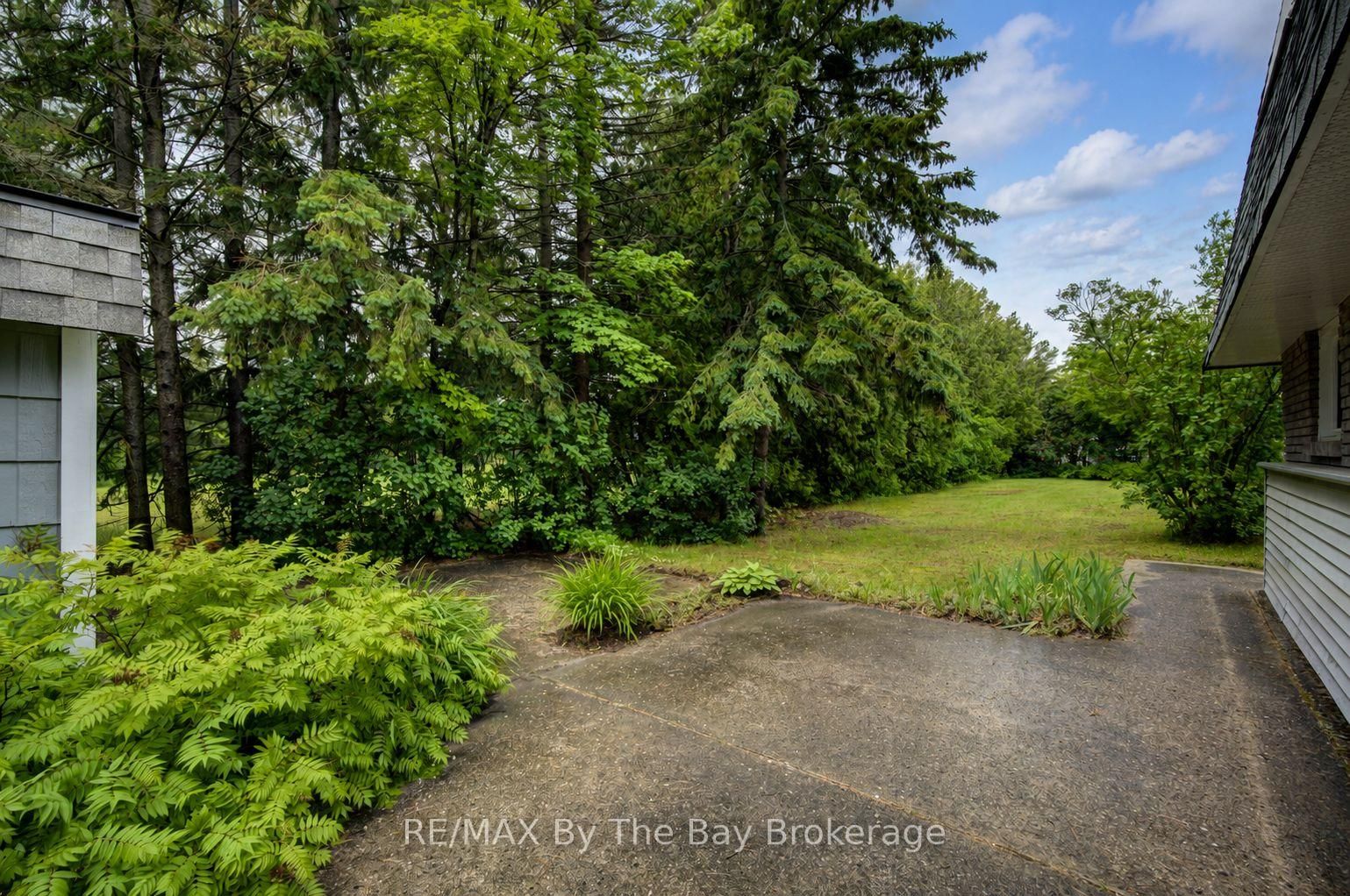 93 Frederick Dr S/s Drive • Wasaga Beach, ON photo 38