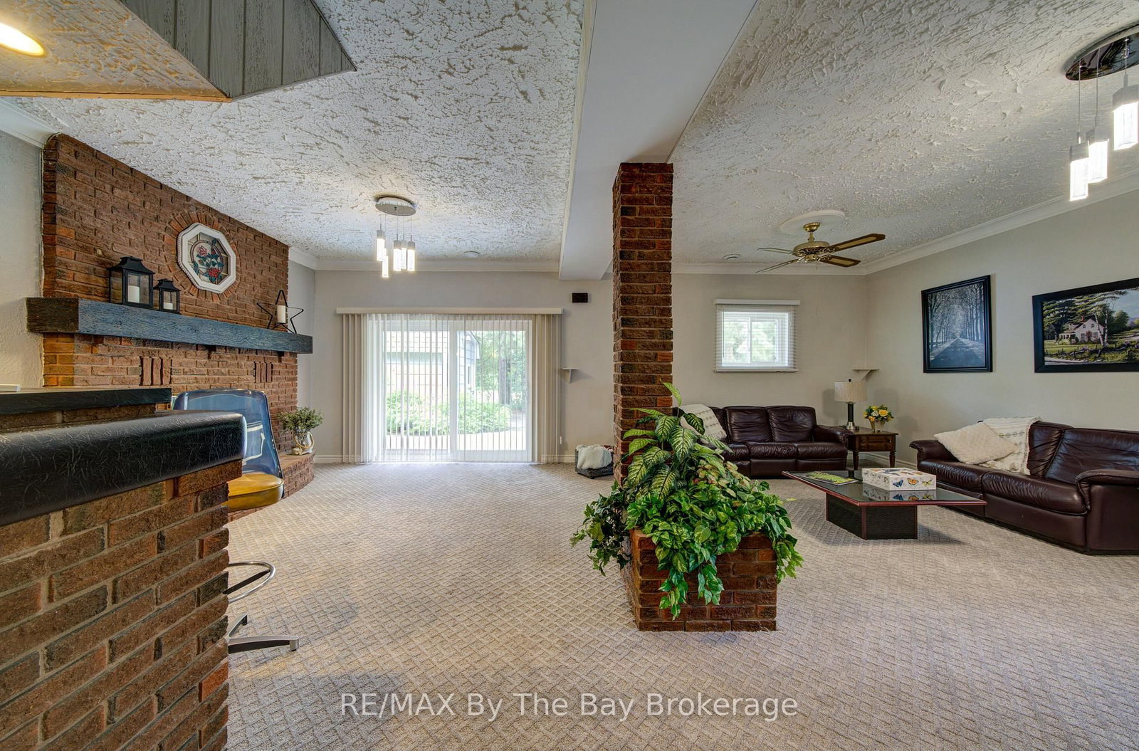 93 Frederick Dr S/s Drive • Wasaga Beach, ON photo 5