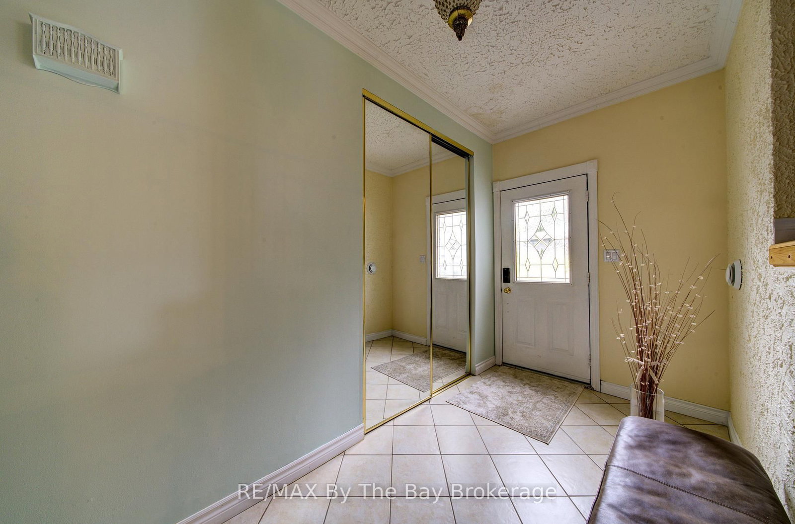 93 Frederick Dr S/s Drive • Wasaga Beach, ON photo 6