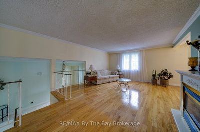 93 Frederick Dr S/s Drive • Wasaga Beach, ON photo 9