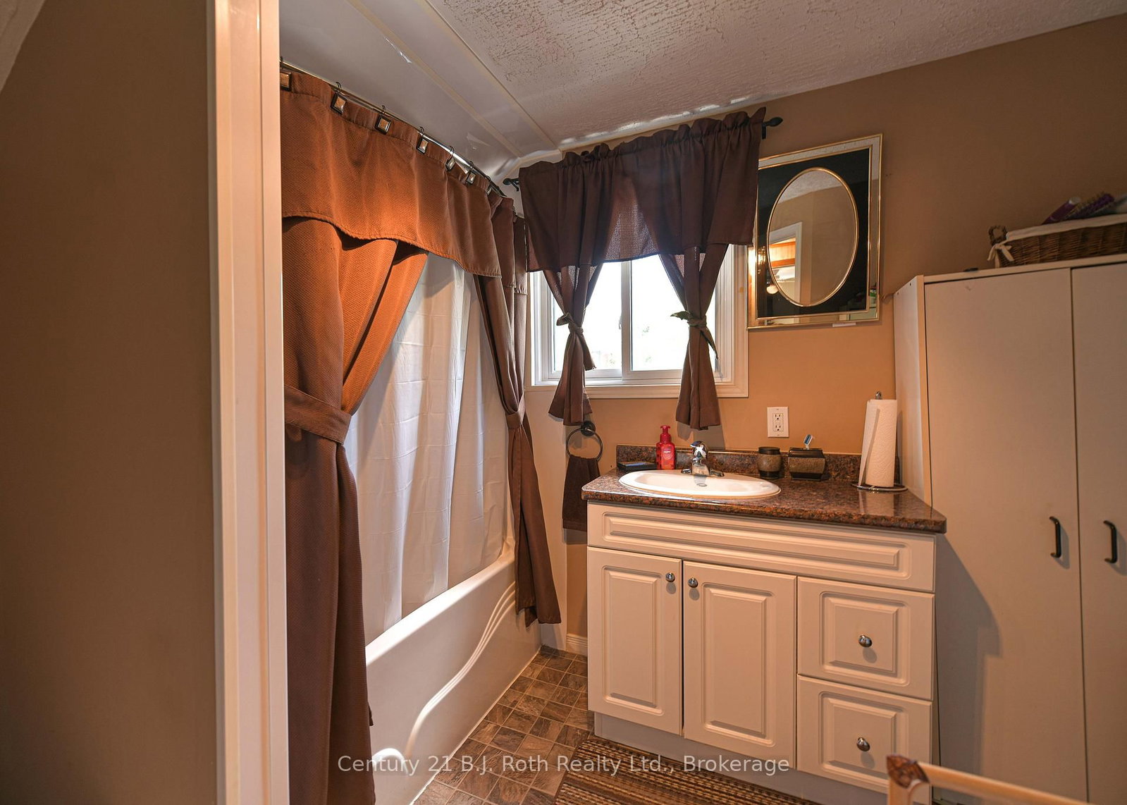 139 E Borland Street • Orillia, ON photo 33