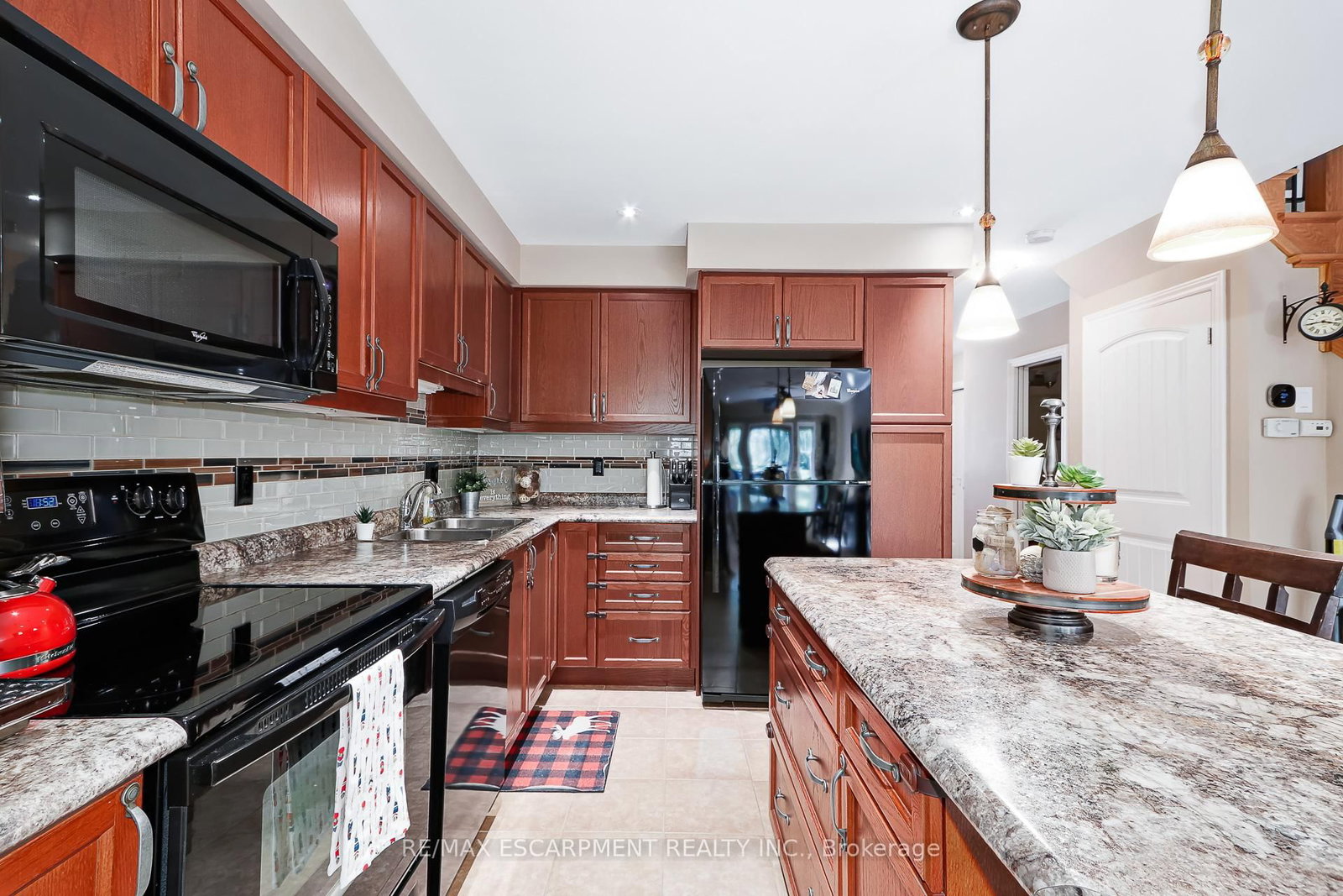 72 SILVER GLEN Boulevard • Collingwood, ON photo 8