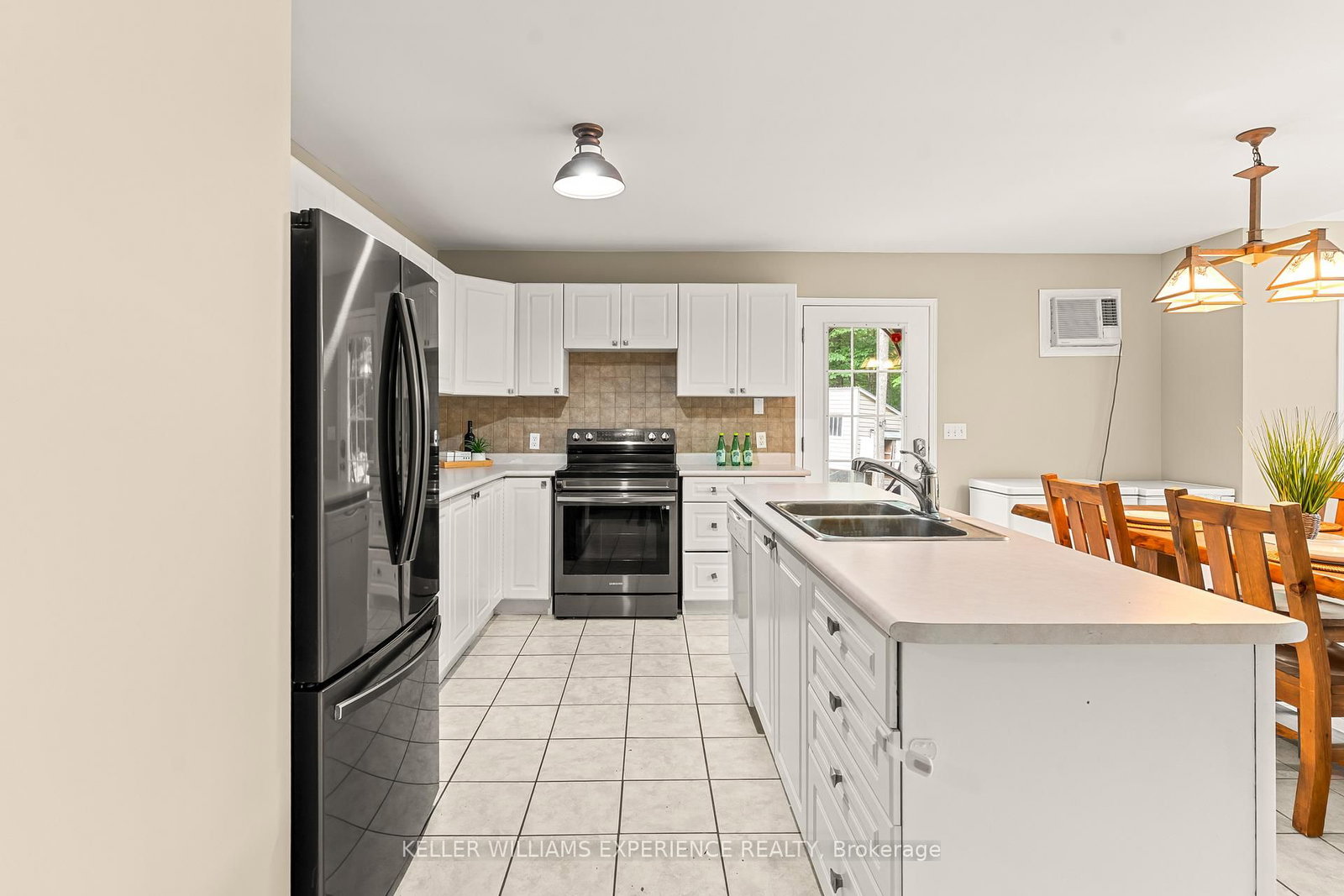 7516 Island Crescent W • Ramara, ON photo 12