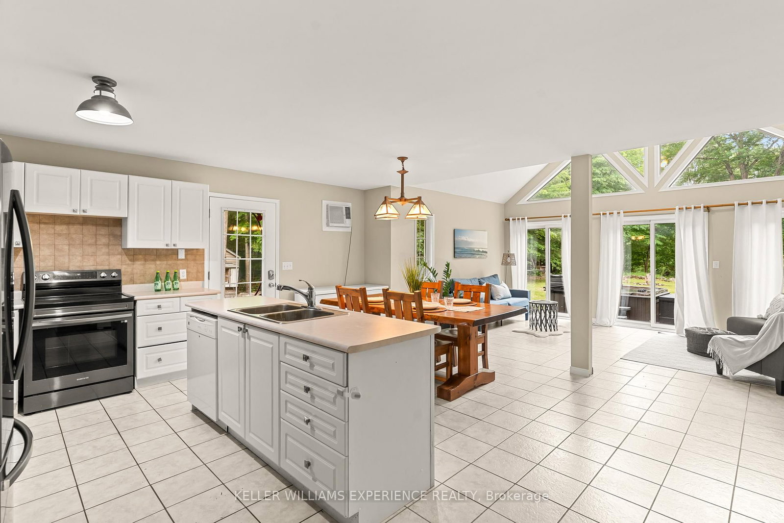 7516 Island Crescent W • Ramara, ON photo 8