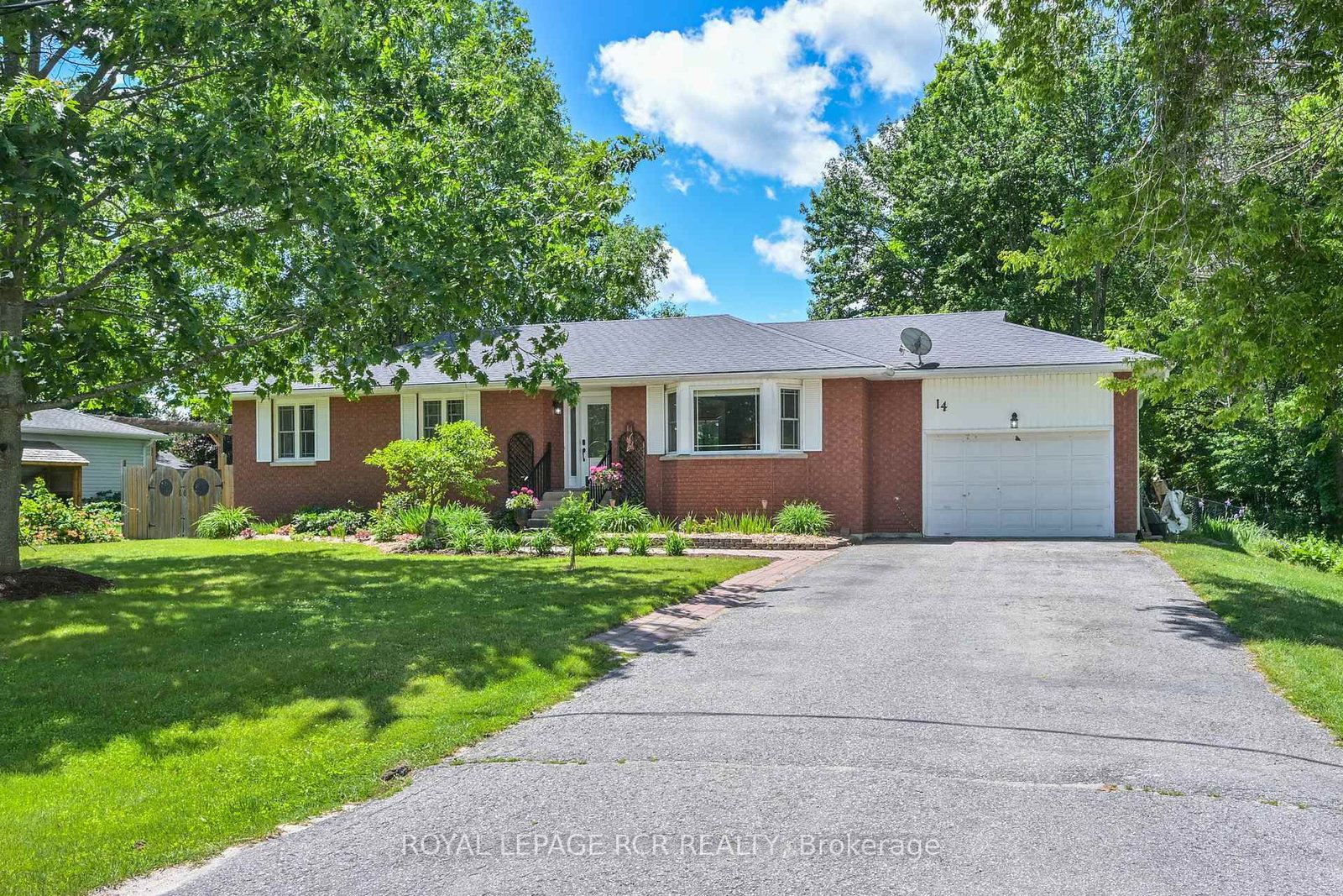 Detached House sold at 14 Clarendon Street, Clearview, Ontario, L0M 1N0 - New Lowell - MLS: S13478136