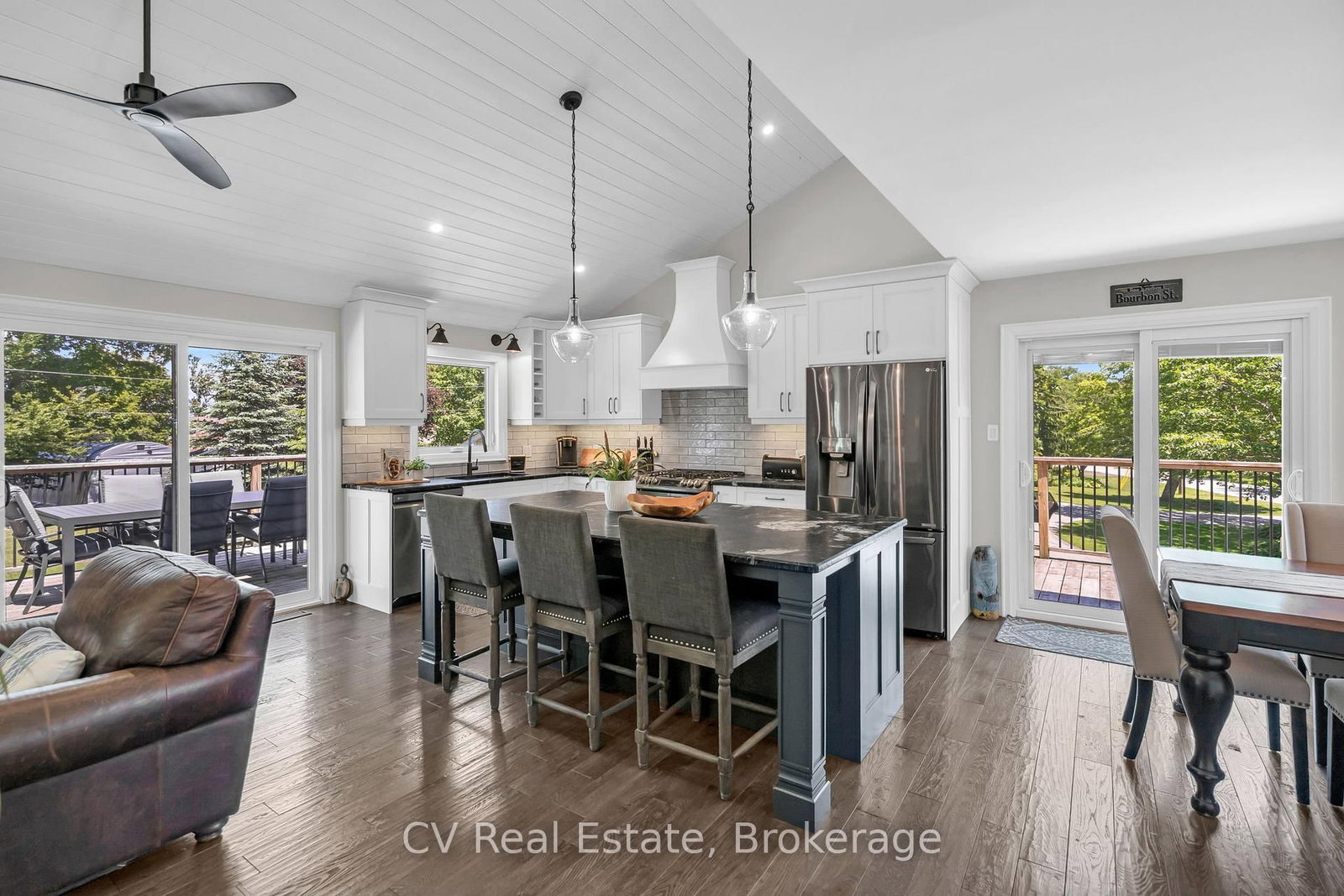 22 Baycrest Drive • Barrie, ON photo 11