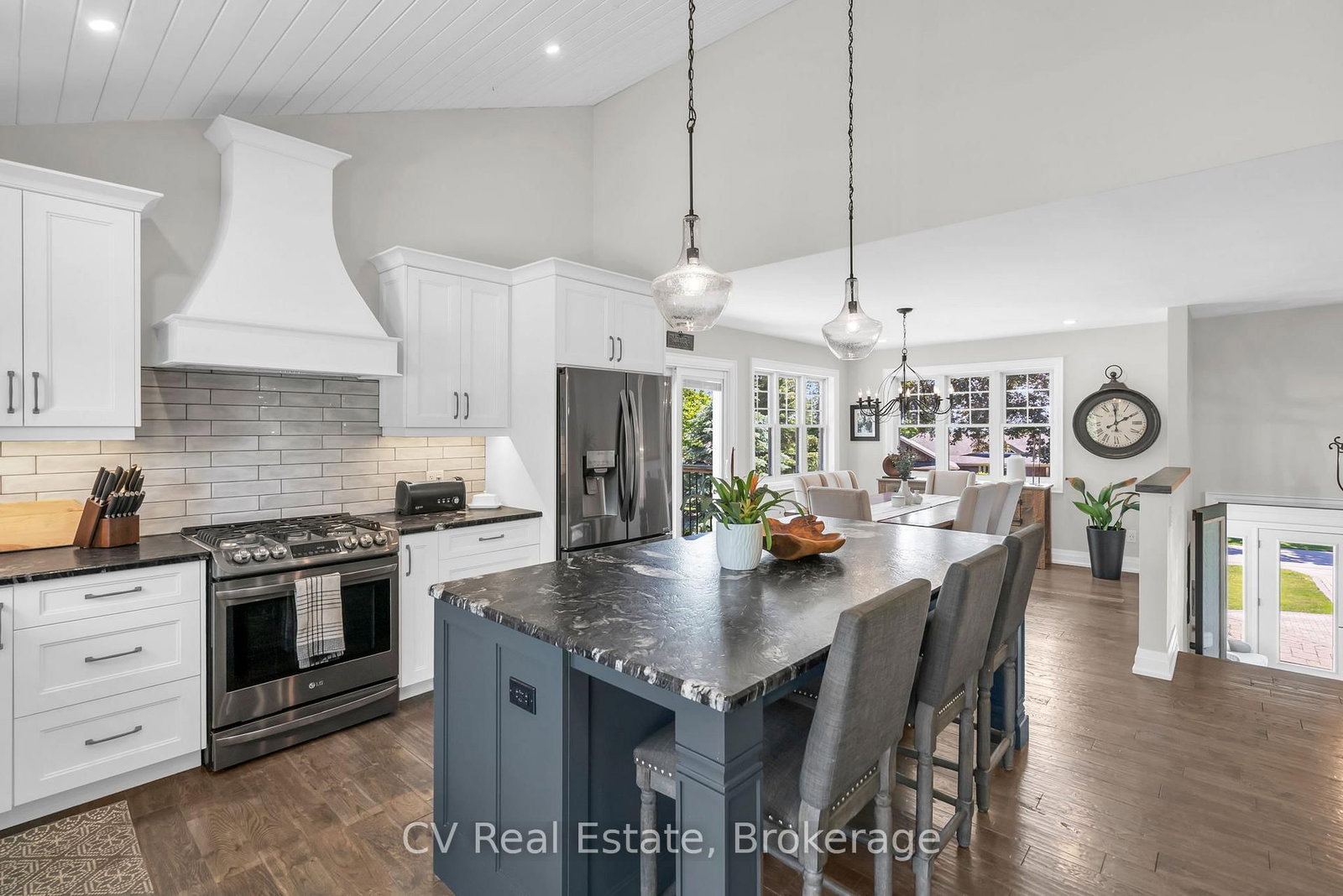 22 Baycrest Drive • Barrie, ON photo 15