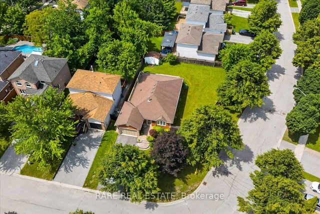 8 Whitehorn Crescent