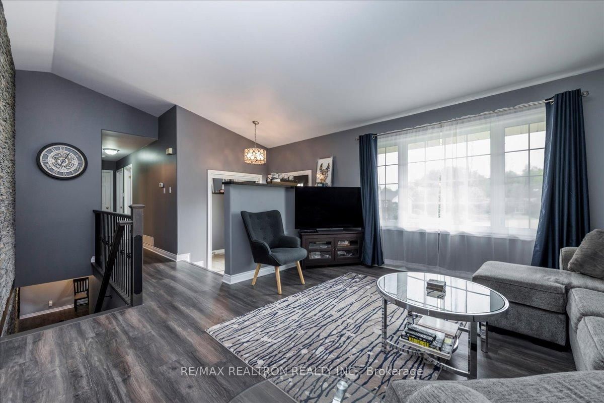 4 Templeton Drive • Clearview, ON photo 4