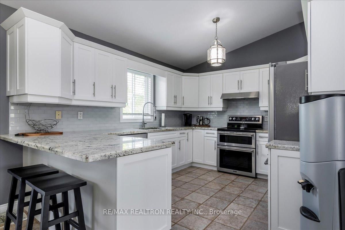 4 Templeton Drive • Clearview, ON photo 8