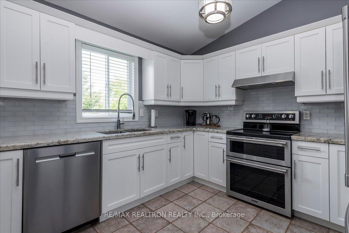 4 Templeton Drive • Clearview, ON photo 9
