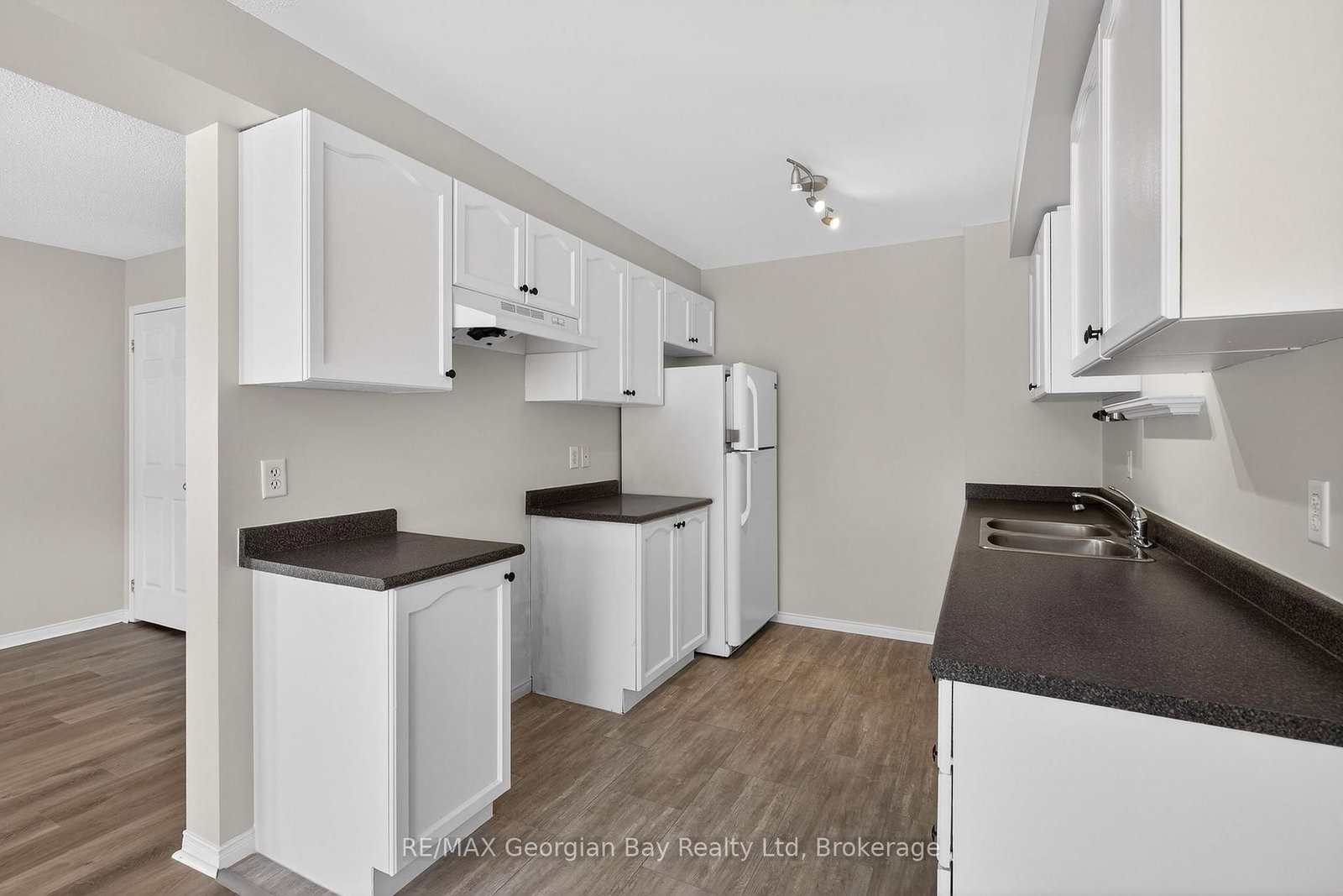836 Coral Springs Lane • Midland, ON photo 12
