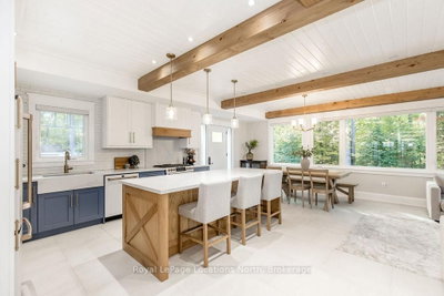 545 Oxbow Park Drive • Wasaga Beach, ON photo 8