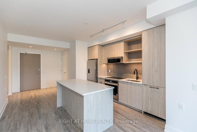 617 - 185 Dunlop Street E