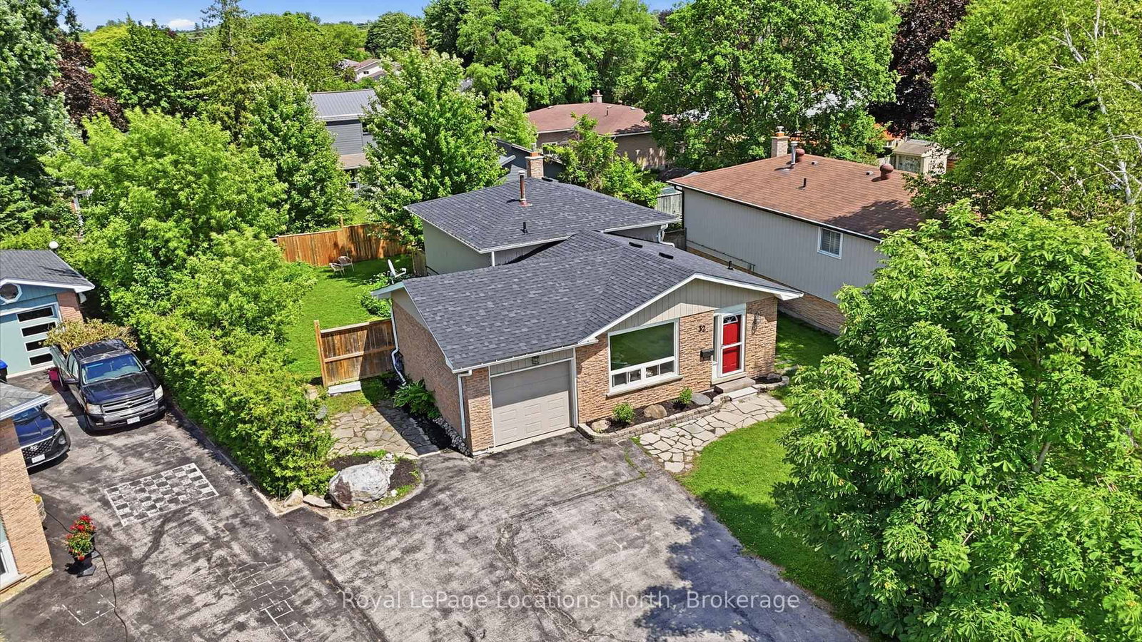 32 Courtice Crescent • Collingwood, ON photo 2