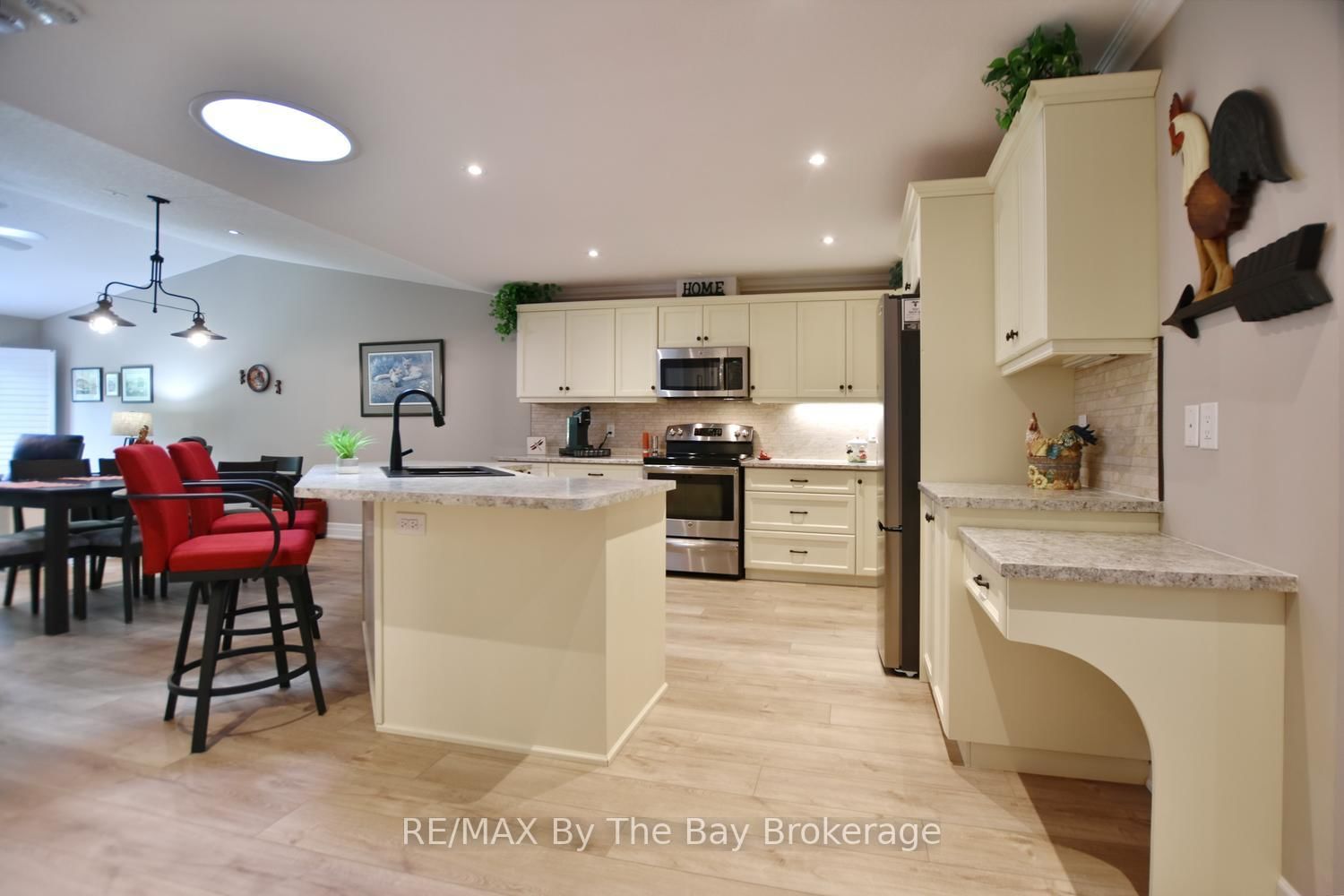 12 New York Avenue • Wasaga Beach, ON photo 13