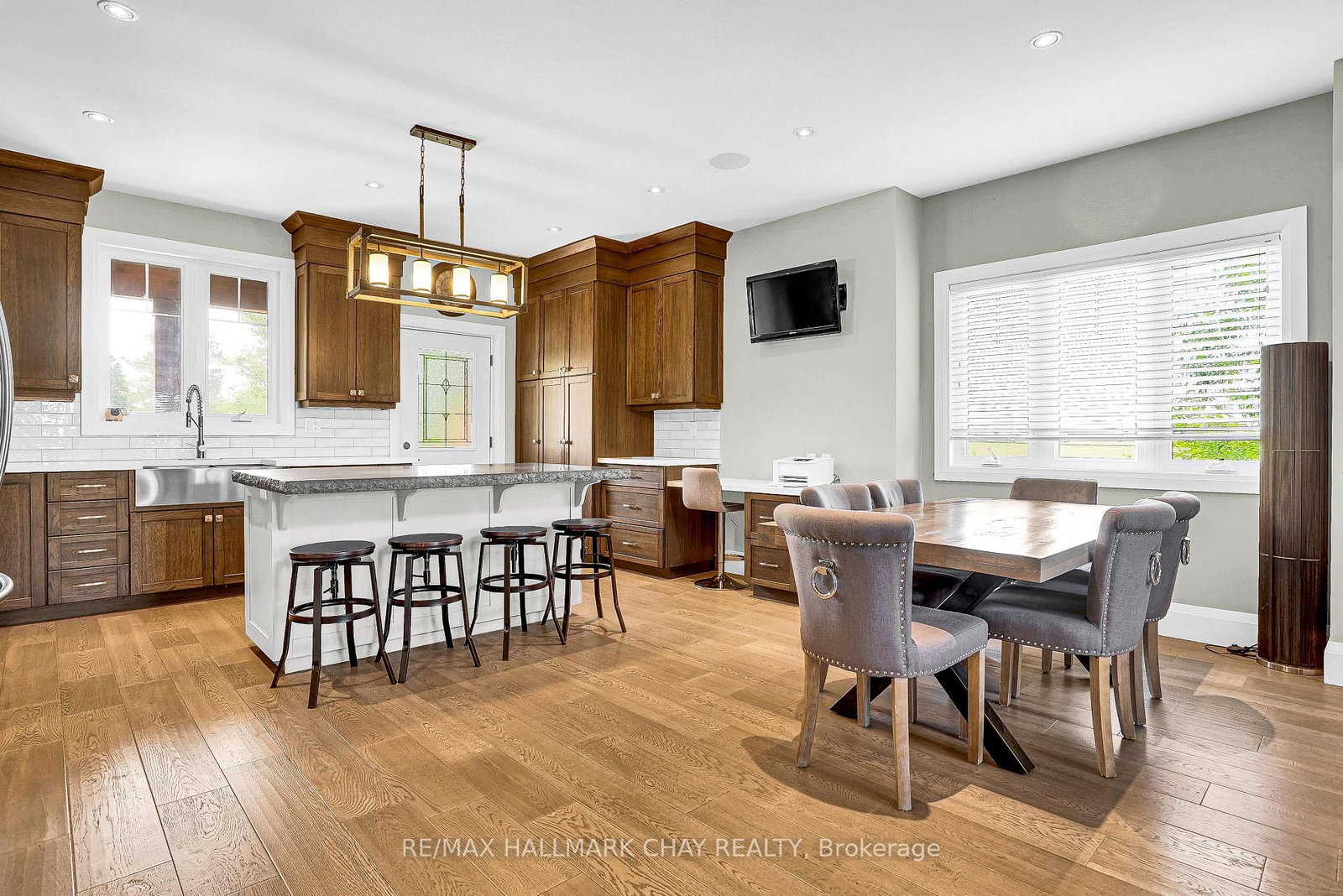 1573 County 6 Road S • Springwater, ON photo 11