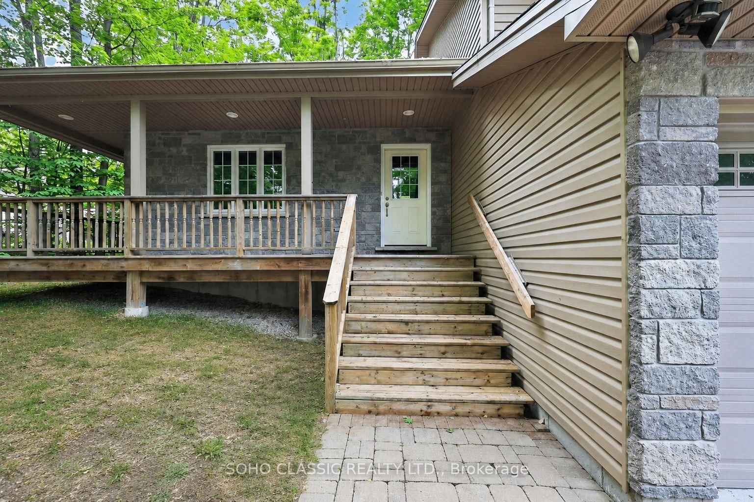 16 Oneida Avenue • Oro-Medonte, ON photo 3
