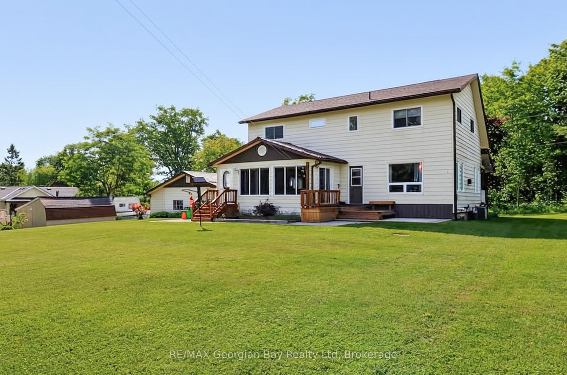 4 Moore Avenue