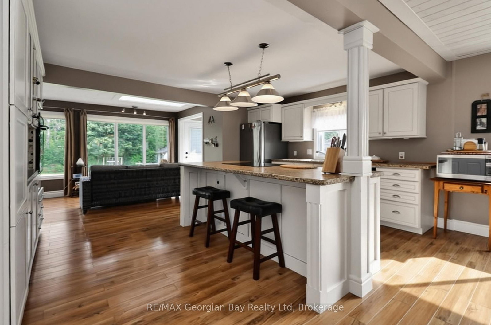 Listing Image 9