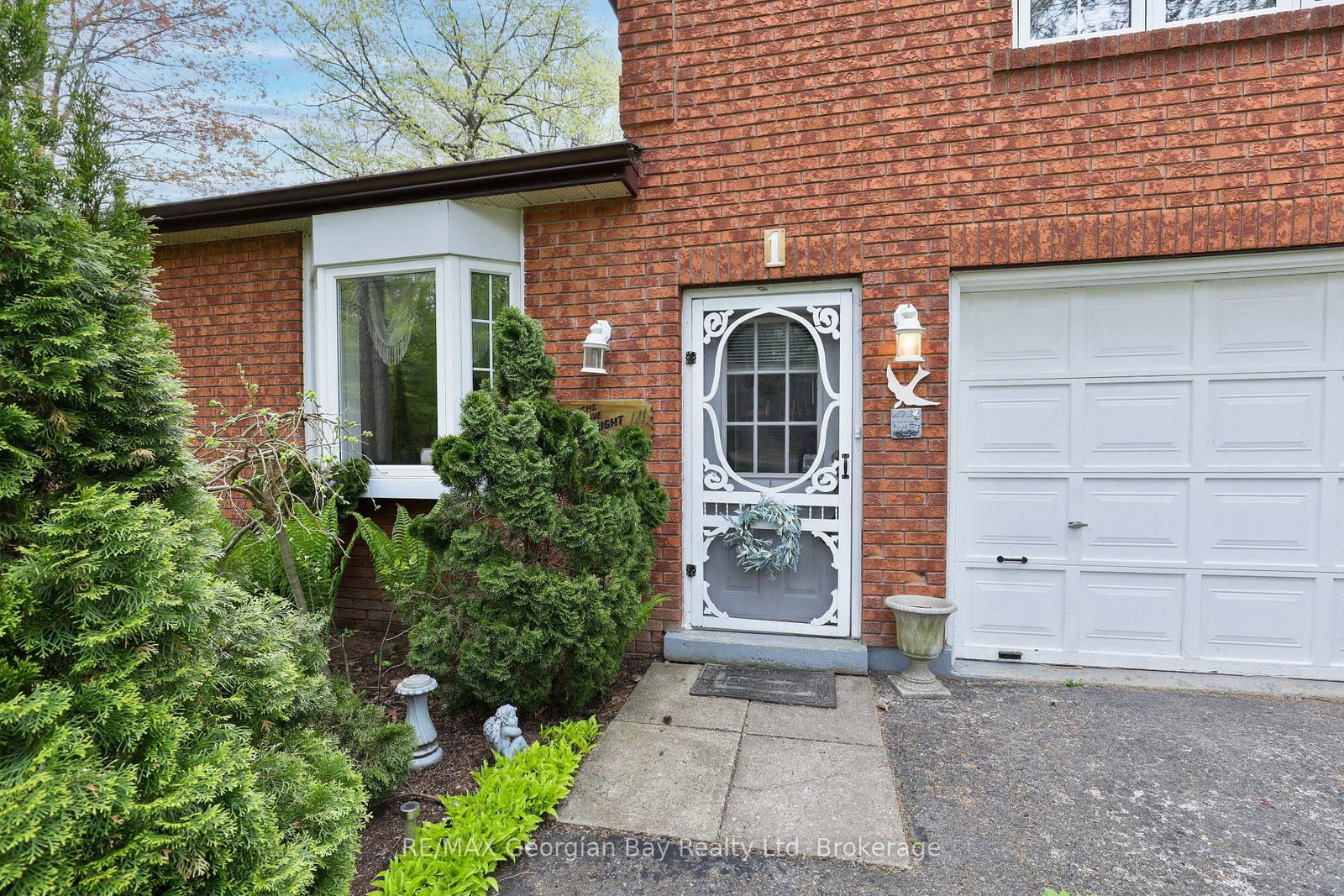 1 Lindale Avenue • Tiny, ON photo 2