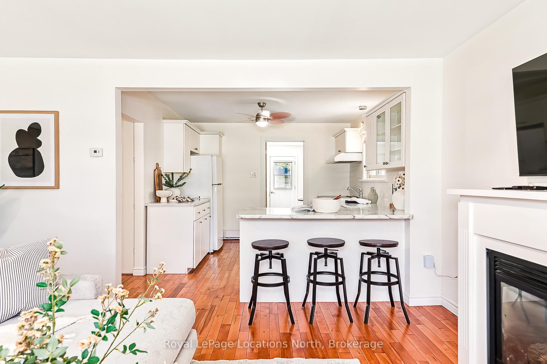 196 SIMCOE Street