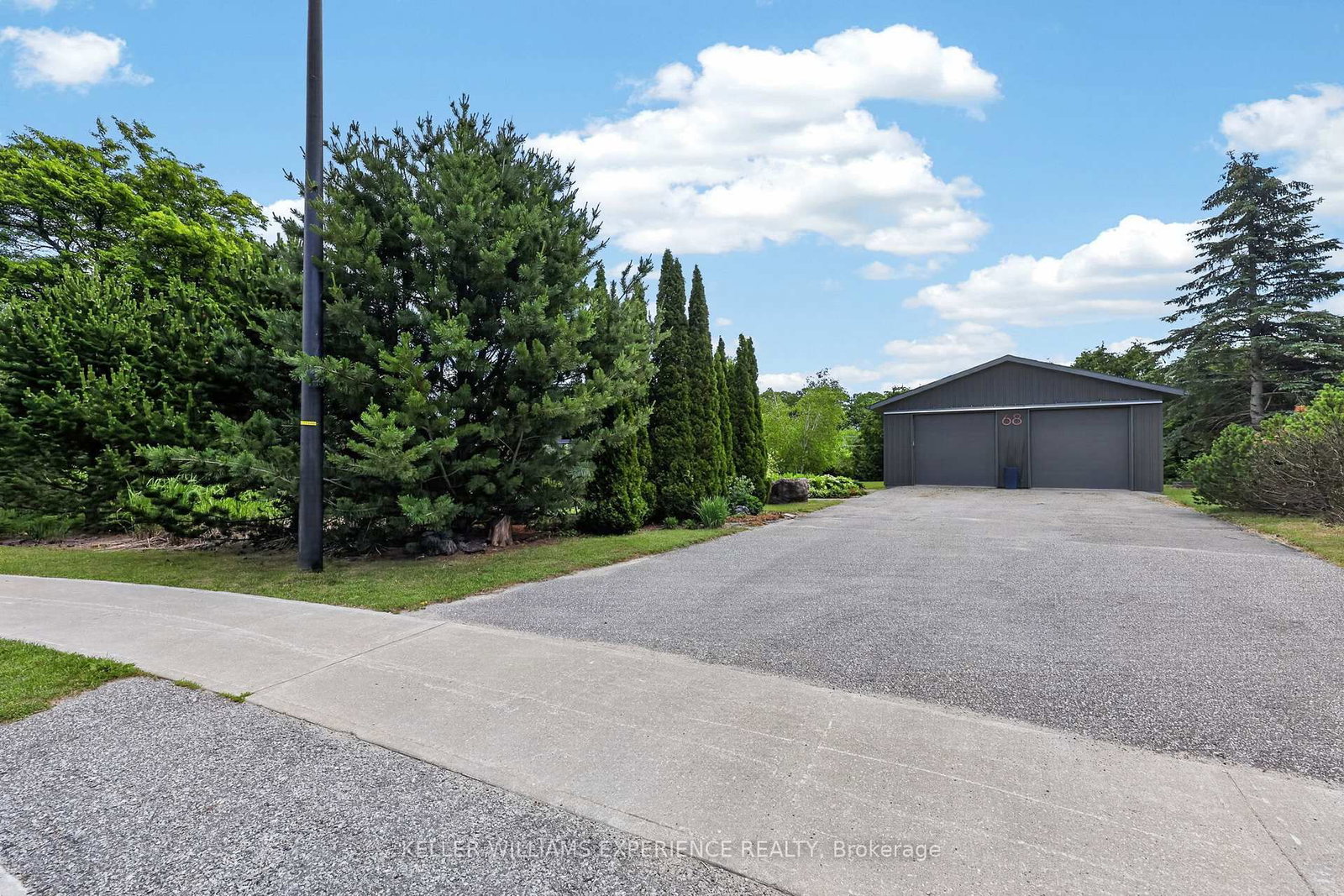 68 Royal Oak Drive • Barrie, ON photo 3