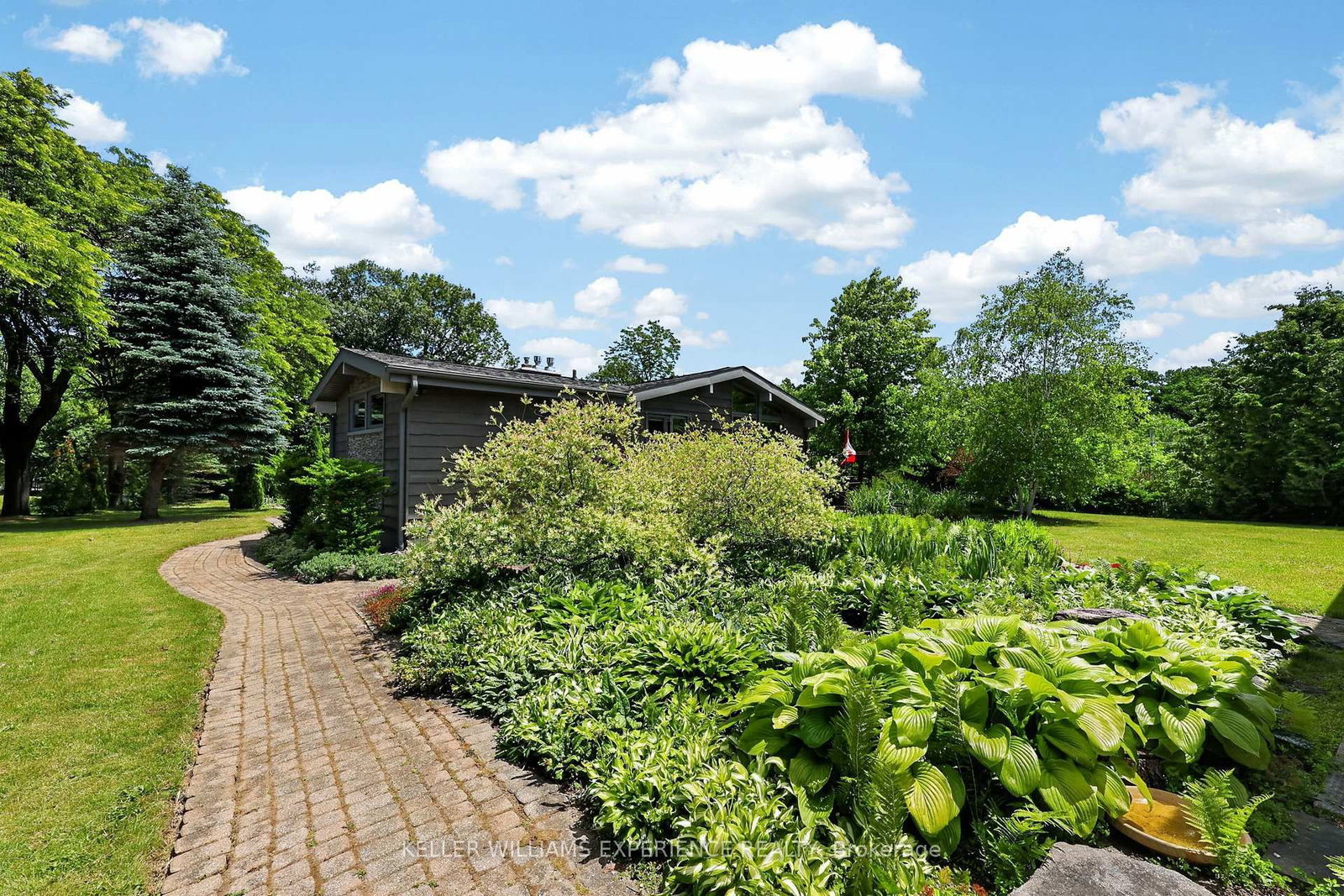 68 Royal Oak Drive • Barrie, ON photo 5