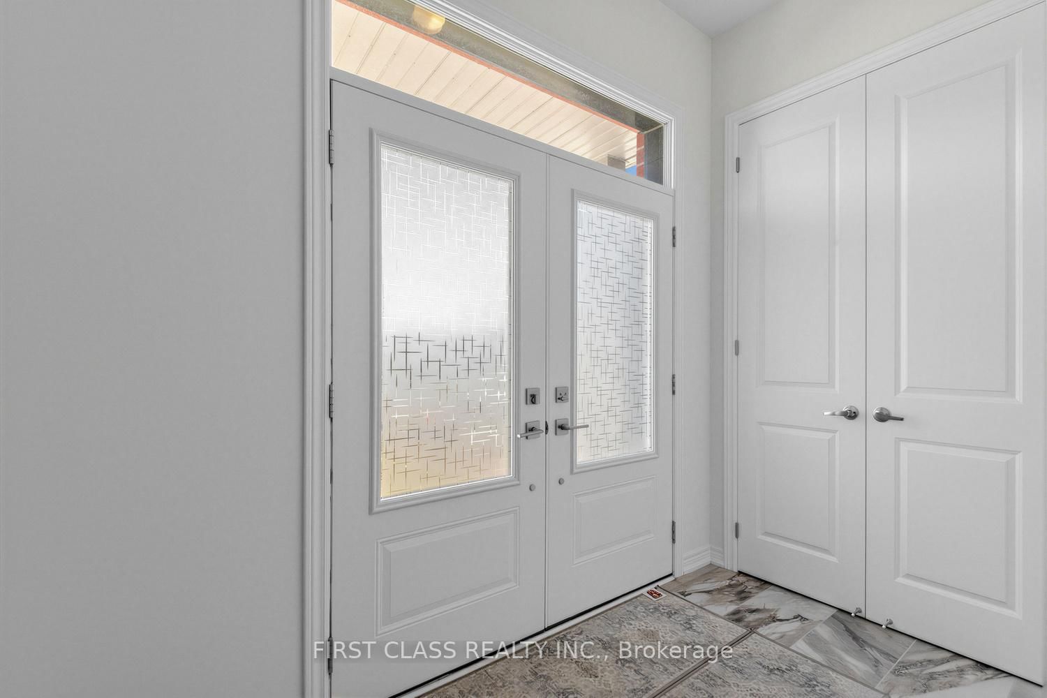 15 Abbey Crescent • Barrie, ON photo 4