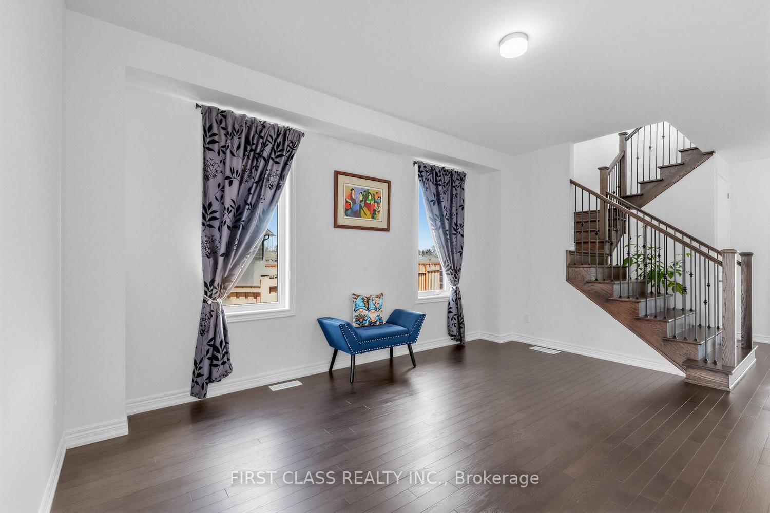 15 Abbey Crescent • Barrie, ON photo 5