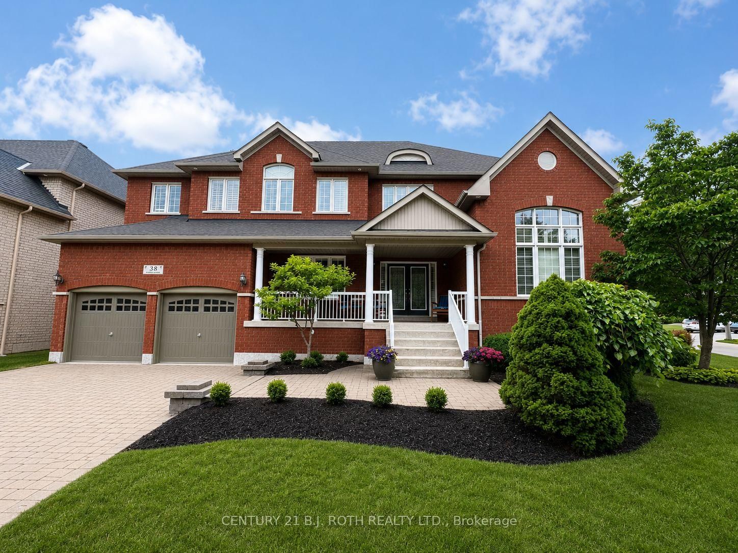 38 Camelot Square • Barrie, ON photo 1