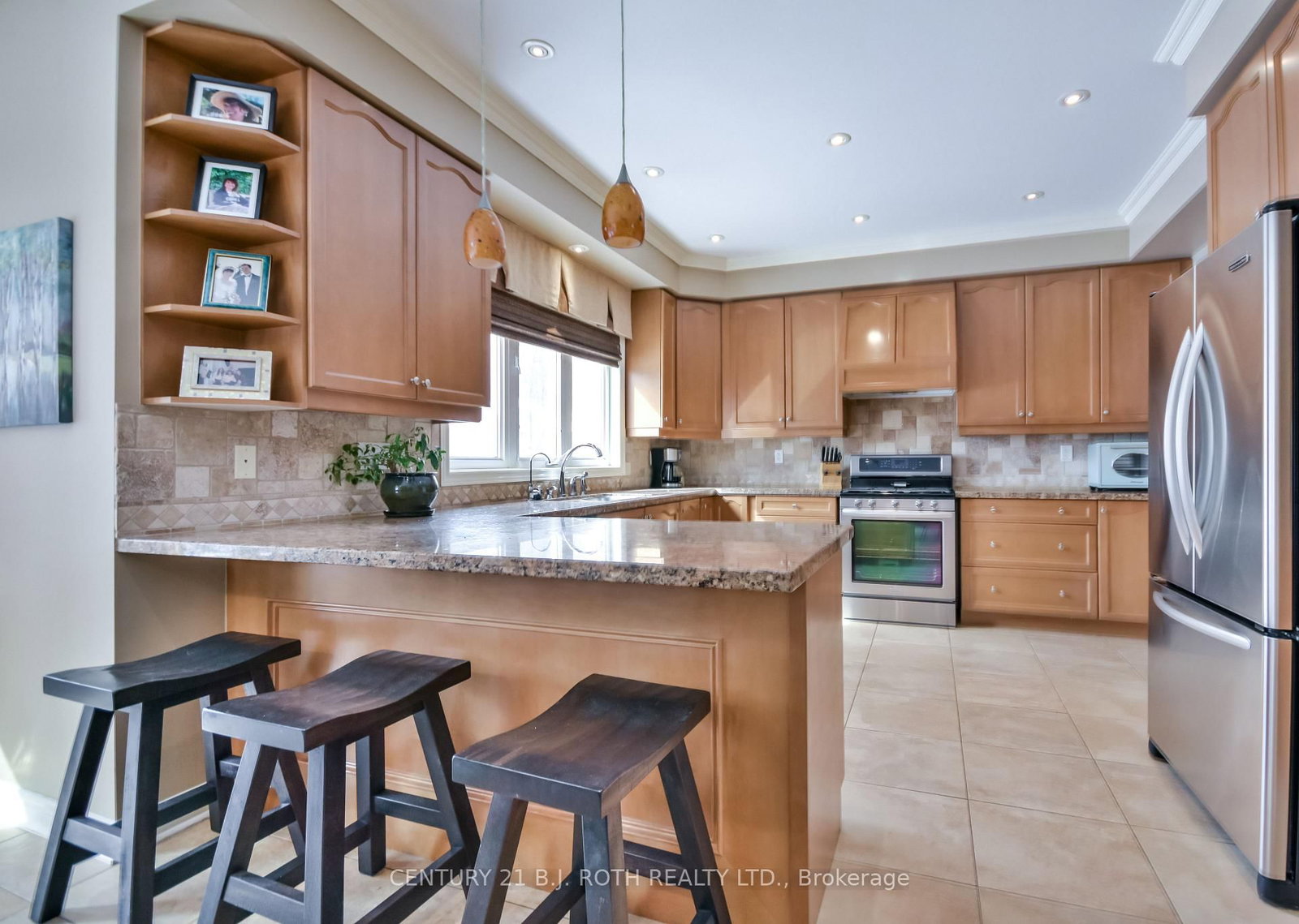38 Camelot Square • Barrie, ON photo 11