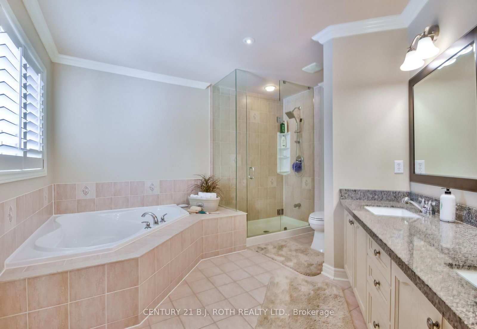 38 Camelot Square • Barrie, ON photo 22