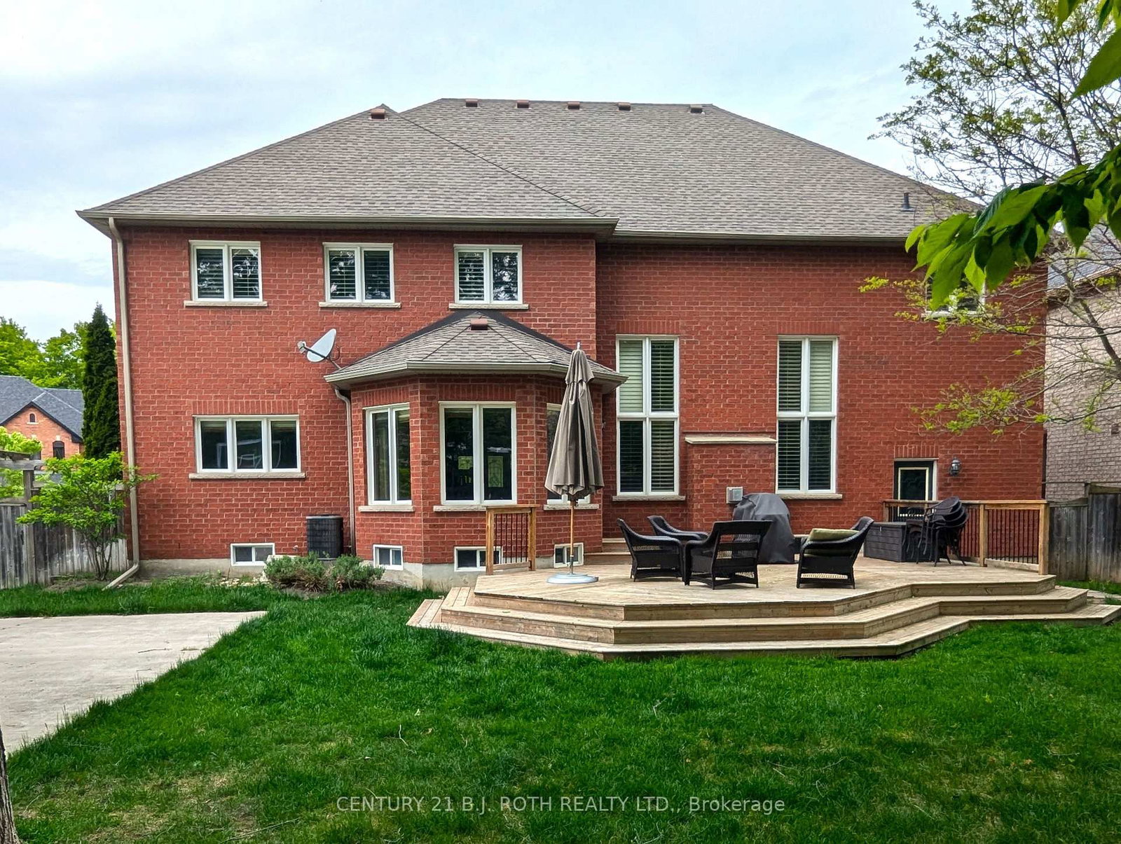 38 Camelot Square • Barrie, ON photo 32